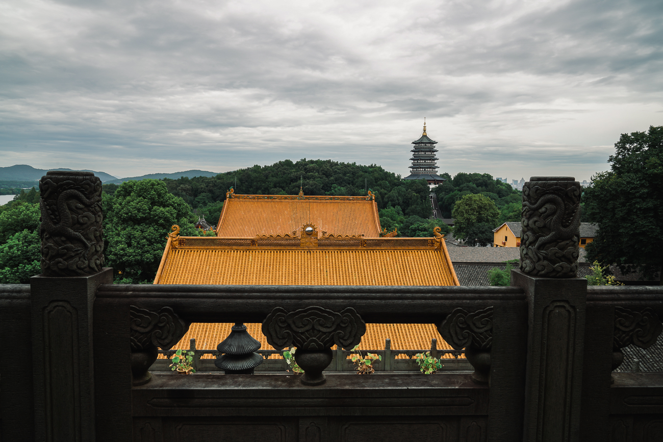 千年古刹,净慈寺.济公和尚当主持的地方.也是杭州十景