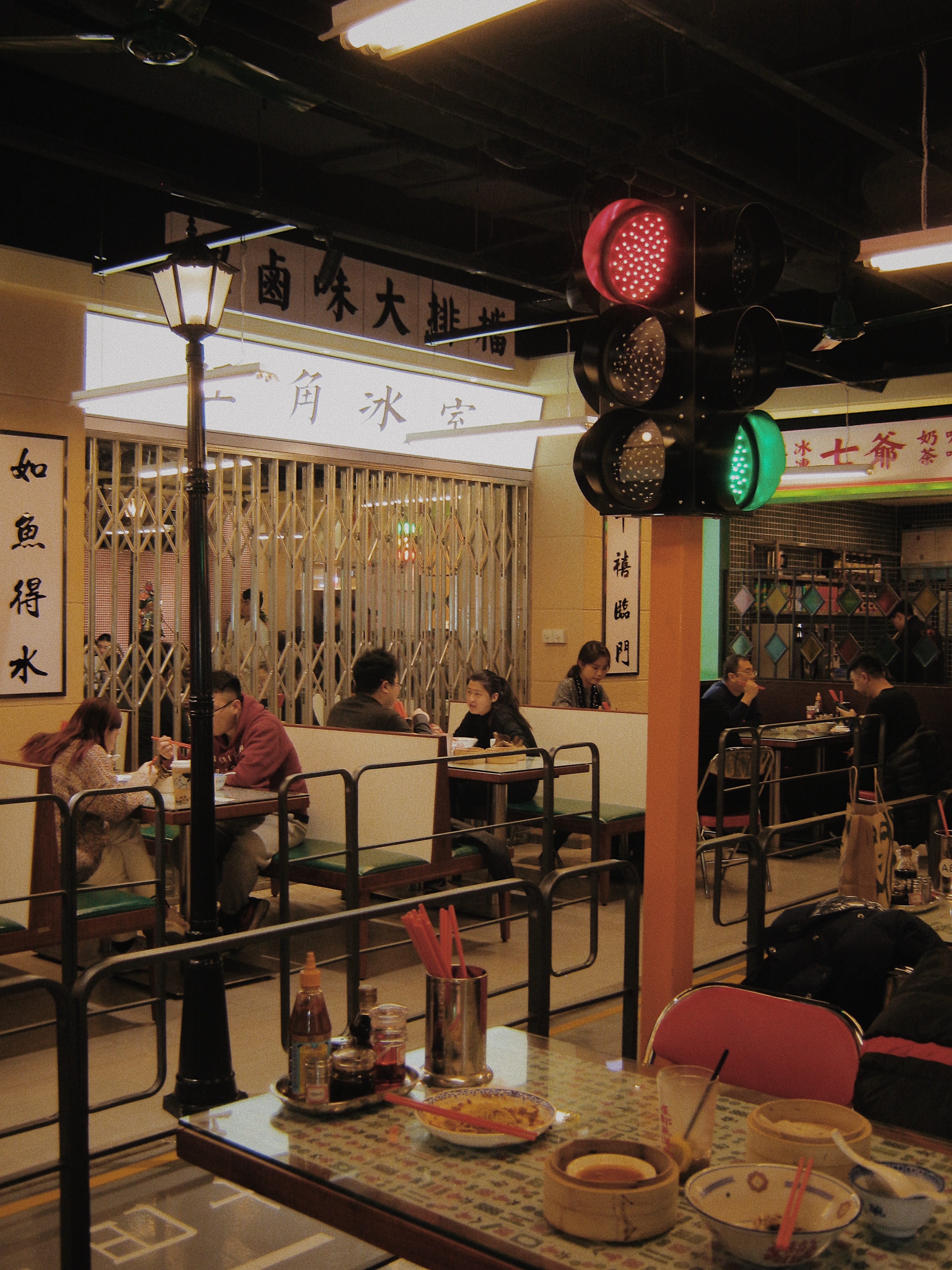 94七爷清汤腩港风茶餐厅装修风格,在里面吃饭仿佛在拍tvb哈哈哈哈!